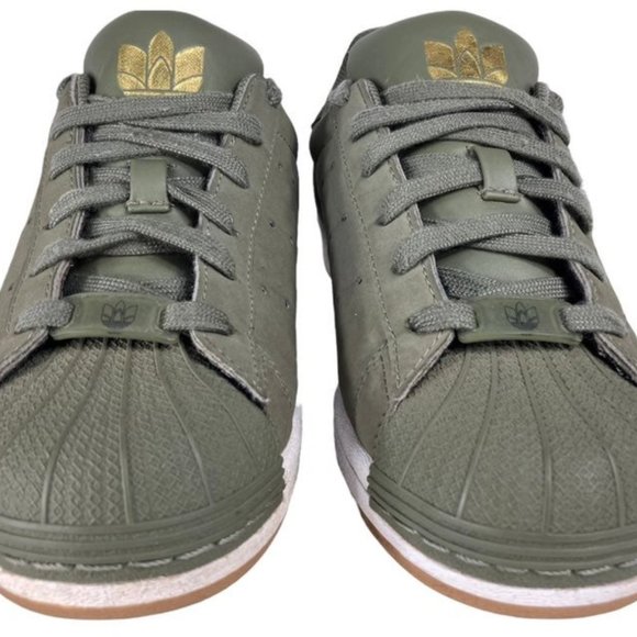 Adidas army green shoes. size 4 - Picture 5 of 10